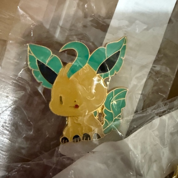 Set of 7 Pokemon Eevee evolution pins NEW umbreon vaporeon leafeon
Sylveon - Picture 2 of 10